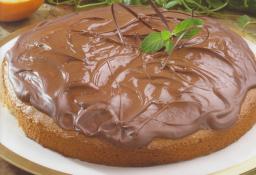 Oskar II:n kakku kypsänä ja tarjoiluvalmiina