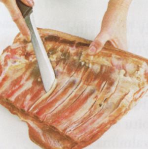 Leikkaa vino viilto terävällä veitsellä