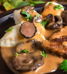 Perigeux-kastike Périgueux-kastike on ranskalaisen gastronomian olennainen kastike.