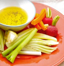 Pinzimonio tarjoilualustalla