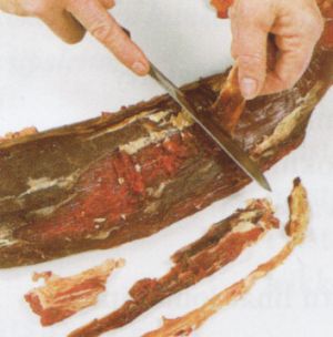 Poista paksut kalvot ja suonet terävällä veitsellä