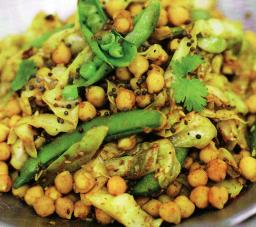 Punjabilaista kaalia lautasella