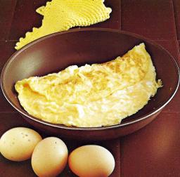 Ranskalainen munakas kulhossa tarjoiluvalmiina