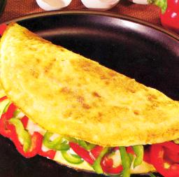 Ranskalainen paprikamunakas tarjoiluvalmiina