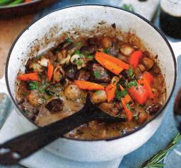 Riistapata sinihomejuustolla padassa