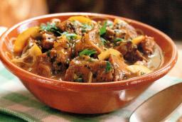 Rojões à Cominho - sitruunalla ja kuminalla maustettu possu lautasella