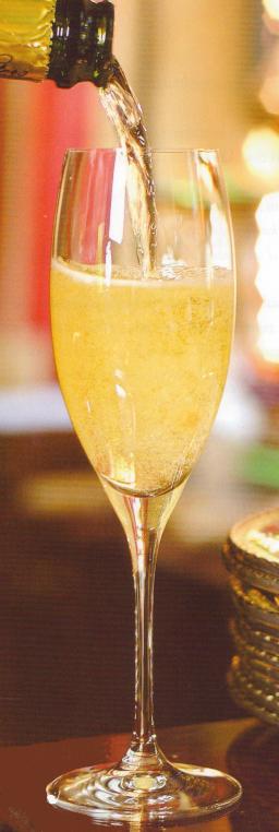 Samppanjacocktail kuplivassa lasissa