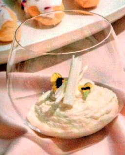 Samppanjamoussea lasissa