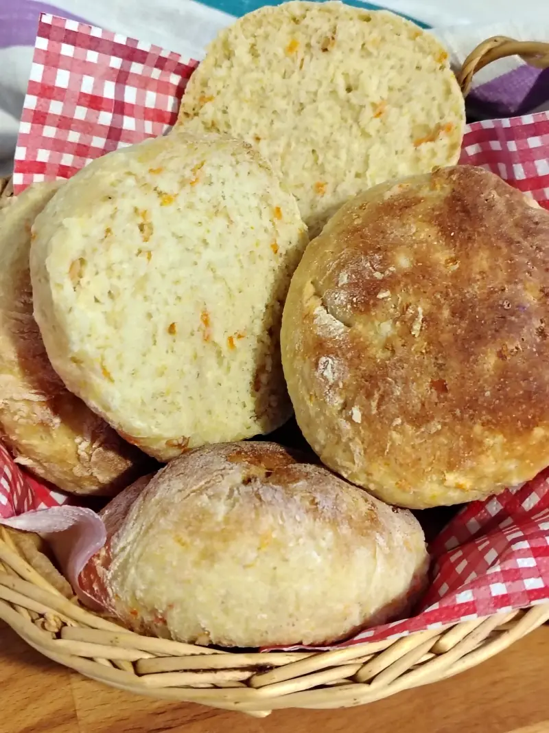 Sämpylät porkkanalaatikosta uunituoreena