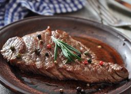 Chateaubriand-kastike on tyypillinen ranskalainen valkoviinistä, vasikanlihaliemestä, voista, salottisipulista ja yrteistä valmistettu kastike.