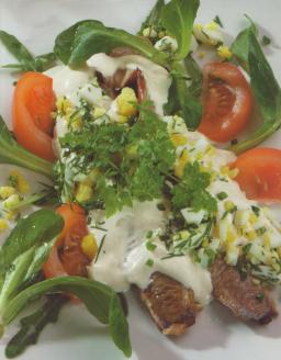 Savusilakkaa ja munaa lautasella