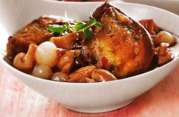 Sepelkyyhkyä Burgundin tapaan tarjolla