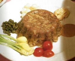 Sian- ja vasikanhyytelö lautasella