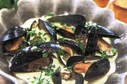 Musselsoppa serverad