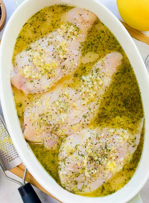 Sitruunamarinadia kulhossa