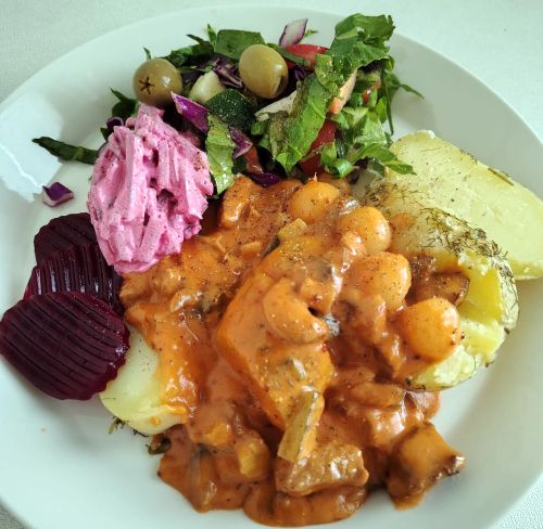 Stroganoff tarjoiluvalmiina