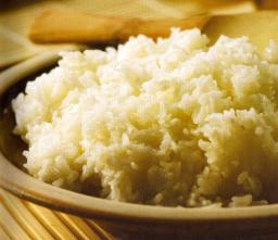 Sushiriisiä kulhossa