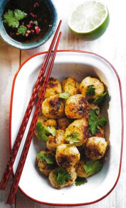 Thaimaalaiset pyörykät lautasella