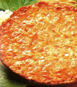 Toscakakku tarjoilukypsänä