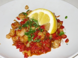 Tuliset katkaravut lautasella