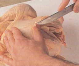 Etsi toivomusluu ja tee veitsellä viilto luun ympärille