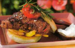 Välimerelliset hampurilaiset lautasella