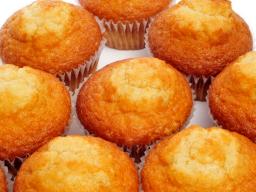 Vaniljaiset muffinsit tarjolla