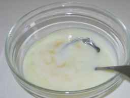 Vaniljakastiketta kulhossa