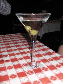 Vodkamartini lasissa, ravistettuna, ei hämmennettynä
