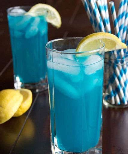 Vodka Polar lasissa tarjoiluvalmiina