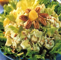 Waldorfin salaattia tarjolla