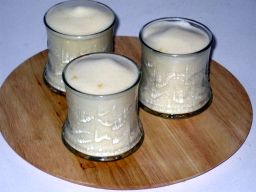 Zabaglione Zabaglionea tarjoiluastioissa