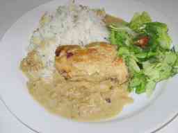 Pähkinäinen vuohenjuustobroileri lautasella