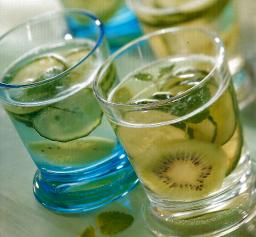 Raikas päärynäbooli lasissa